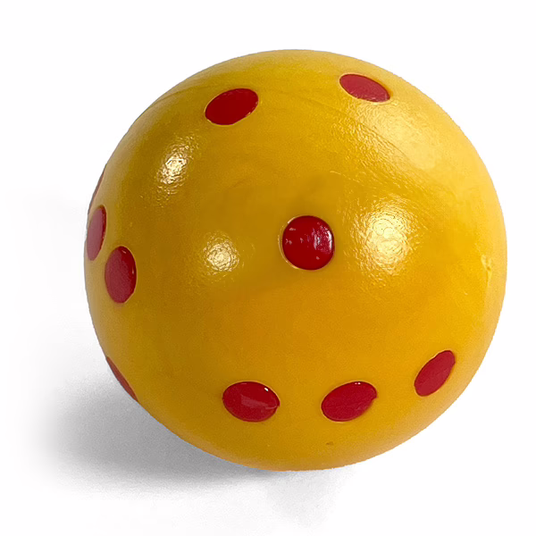 Abbildung eines Würfels als Ballform aus Holz